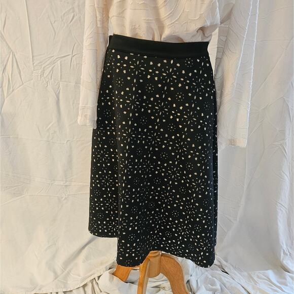 Chic Black A-Line Skirt with Geometric Cutout Design and Pockets - Picture 1 of 4